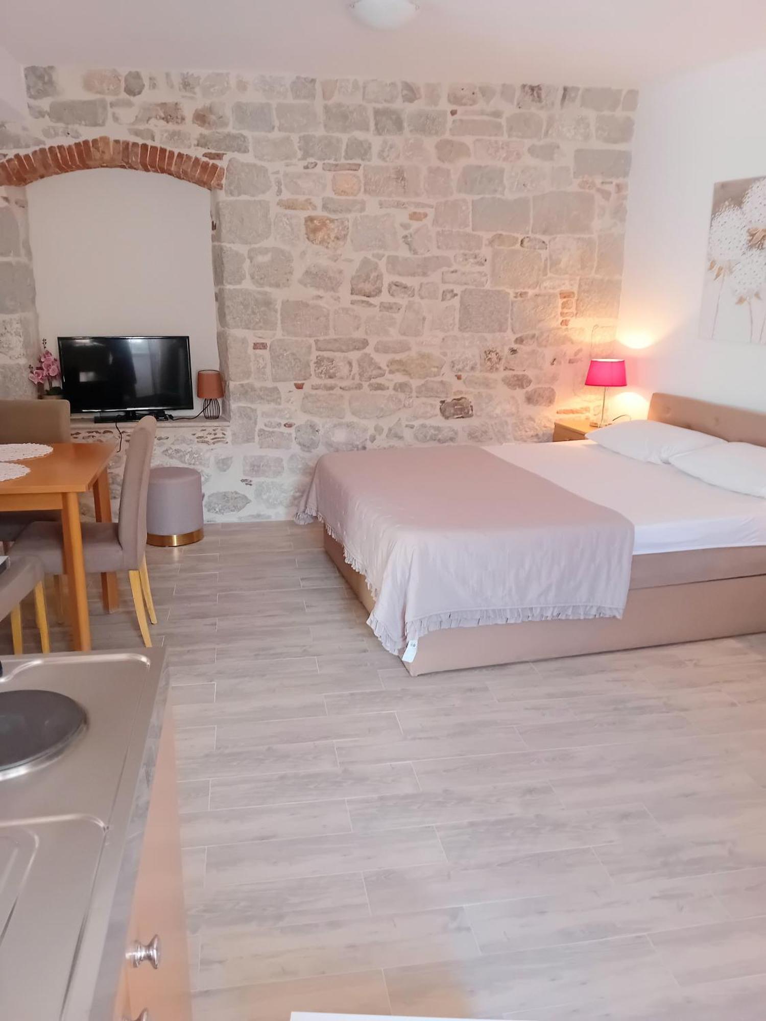 Andela * Kastela